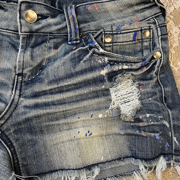 Delia’s Frayed and Paint Splattered Blue Jean Shorts - Picture 3 of 7